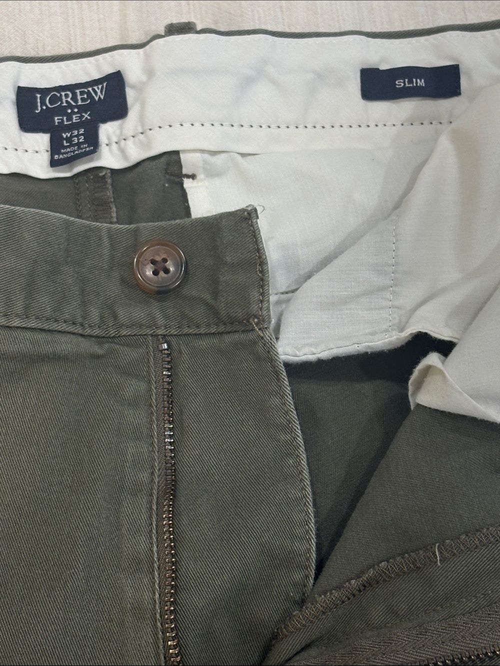 J Crew Slim, Flex Fit Chino in Olive Green. Size 33x32 - Picture 4 of 5
